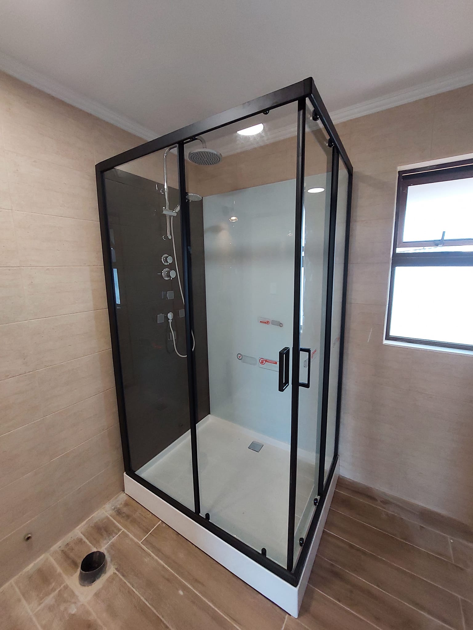 Armado de Cabinas de Duchas